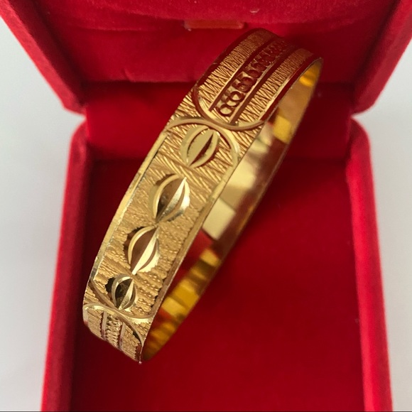 14k yellow gold plated Bangle Bracelet XS/ Small - Picture 3 of 16